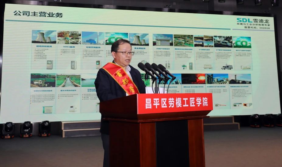 JDB电子公司副总裁领奖发言.jpg